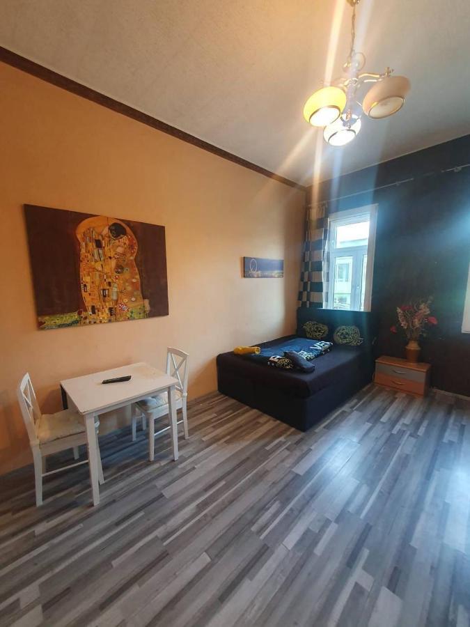 Economic Apartment 4P Wg Виена Екстериор снимка